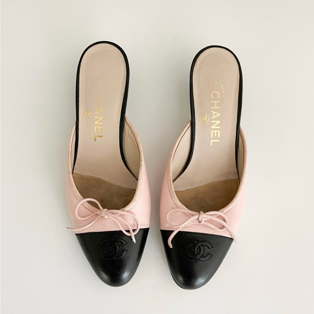 CHANEL CC Pink & Black Toe Cap Kitten Heel Sz 36